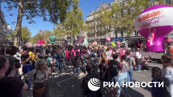 Во Франции продолжаются массовые протесты - Sputnik Узбекистан