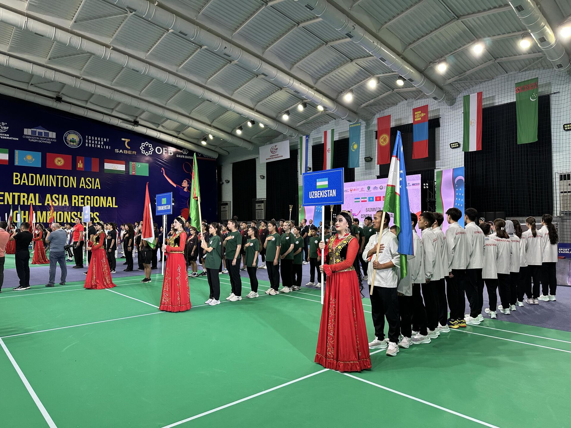 В Ташкенте проходит Чемпионат Центральной Азии по бадминтону. - Sputnik Узбекистан, 1920, 19.09.2025