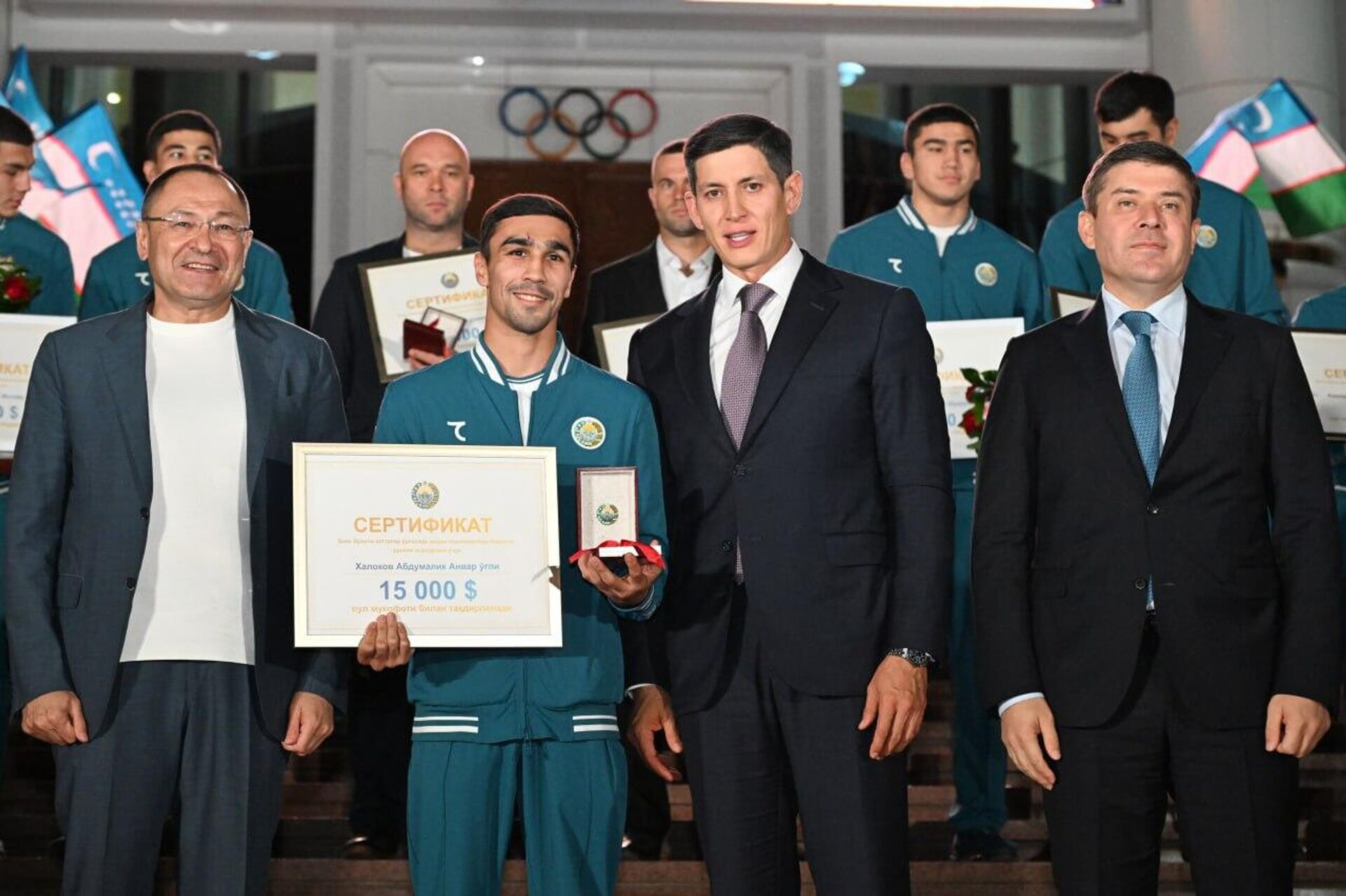 Герои чемпионатов мира были достойно награждены Герои чемпионатов мира были достойно награждены - Sputnik Узбекистан, 1920, 19.09.2025