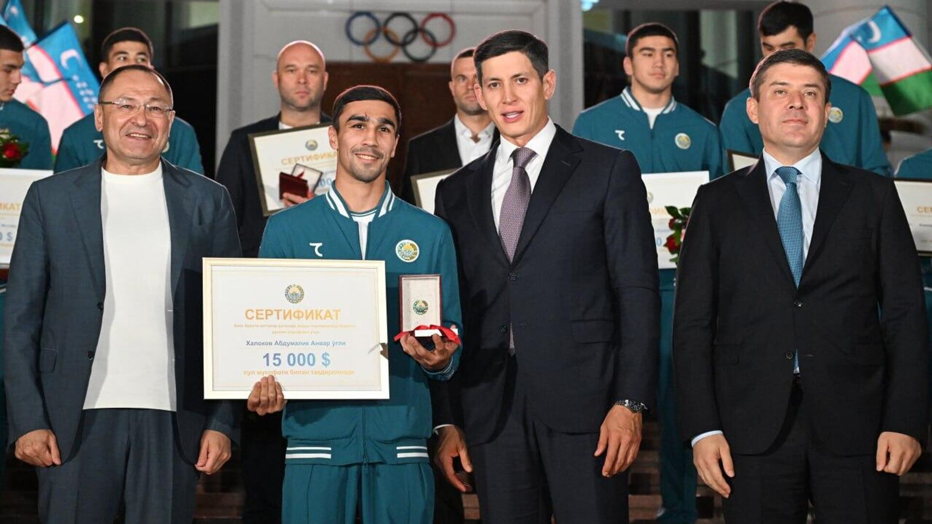 Герои чемпионатов мира были достойно награждены Герои чемпионатов мира были достойно награждены - Sputnik Узбекистан, 1920, 19.09.2025