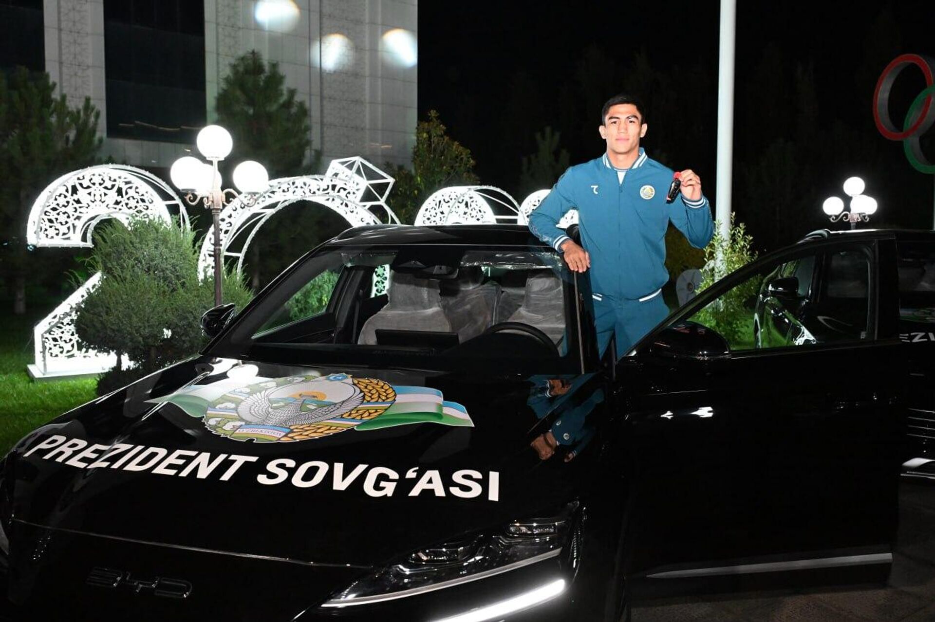 Герои чемпионатов мира были достойно награждены Герои чемпионатов мира были достойно награждены - Sputnik Узбекистан, 1920, 19.09.2025