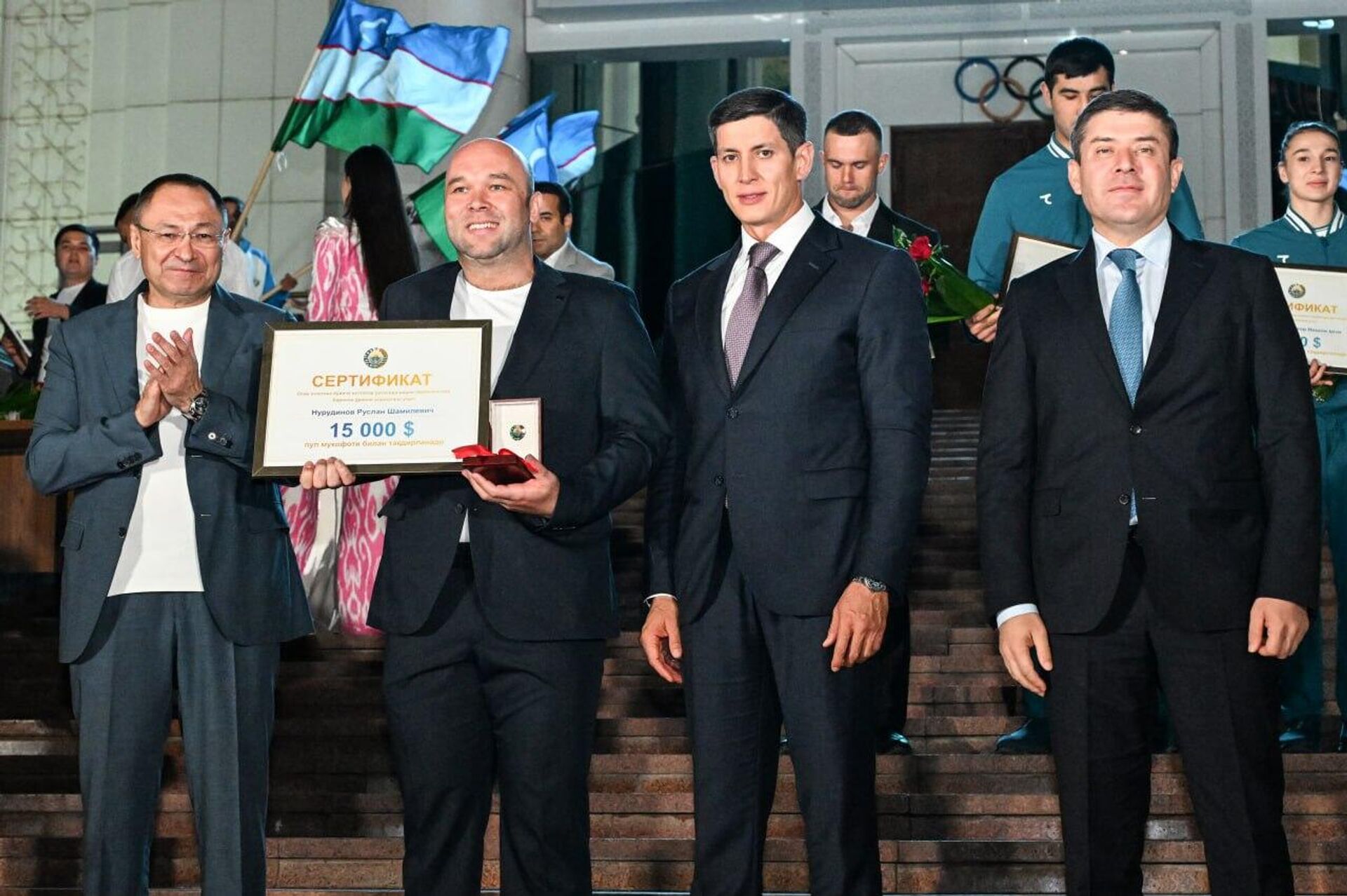 Герои чемпионатов мира были достойно награждены Герои чемпионатов мира были достойно награждены - Sputnik Узбекистан, 1920, 19.09.2025