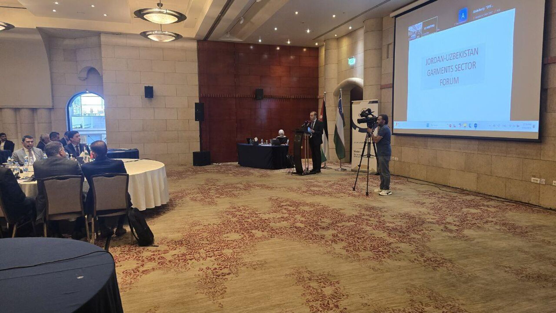 Форум в Аммане, посвященный развитию сотрудничества между Узбекистаном и Иорданией в текстильной и швейной промышленности.  - Sputnik Узбекистан, 1920, 19.09.2025