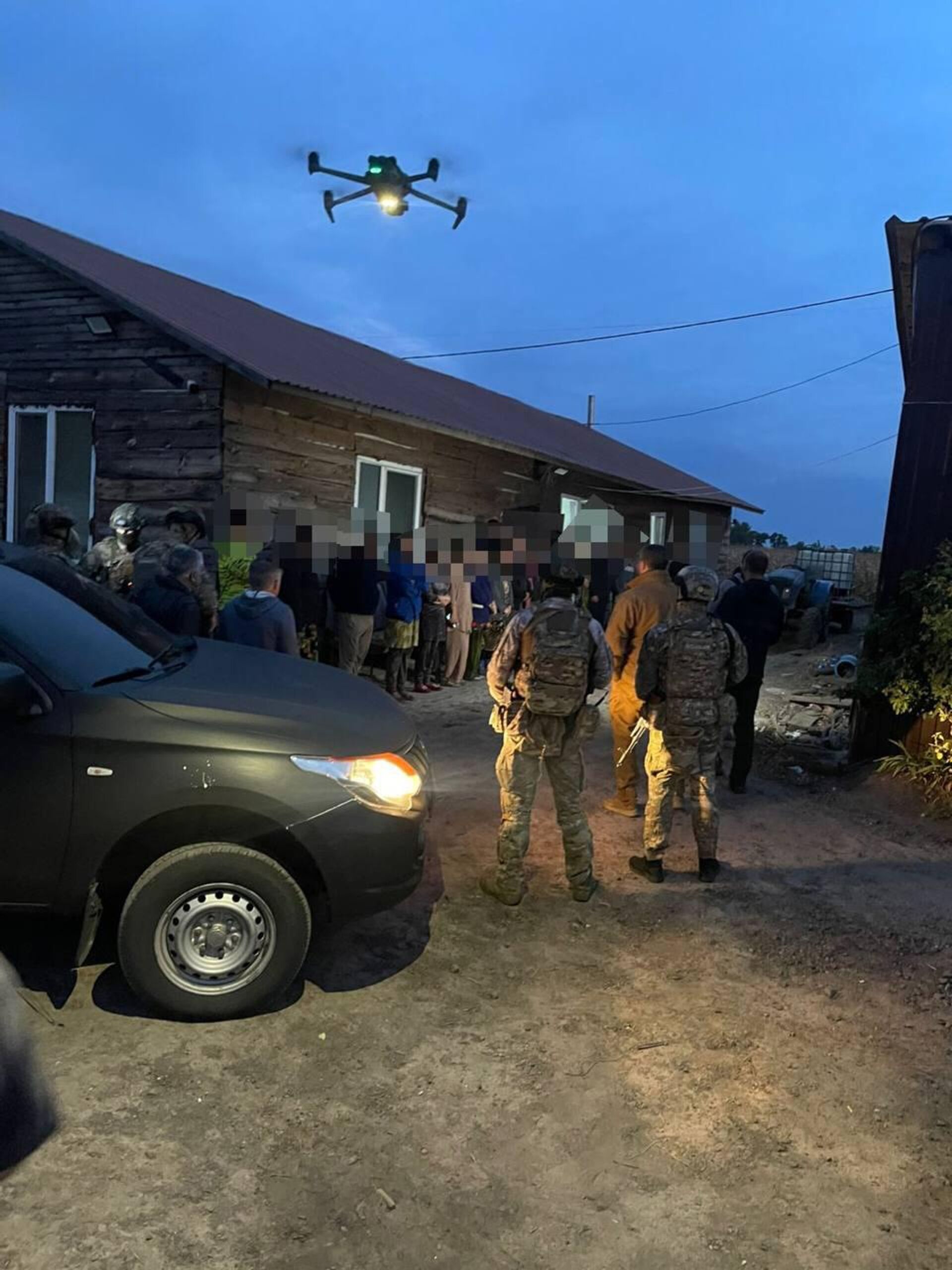 Под Киевом нашли лагерь, где в рабстве держали 13 граждан Узбекистана. Под Киевом нашли лагерь, где в рабстве держали 13 граждан Узбекистана. - Sputnik Ўзбекистон, 1920, 19.09.2025