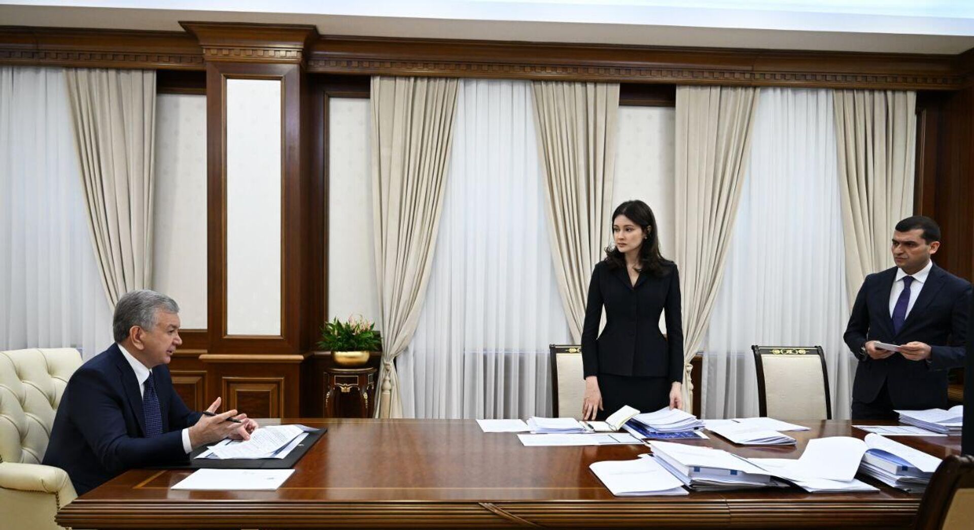 Шавкат Мирзиёев ознакомился с мерами по дальнейшему совершенствованию системы здравоохранения. - Sputnik Узбекистан, 1920, 20.09.2025