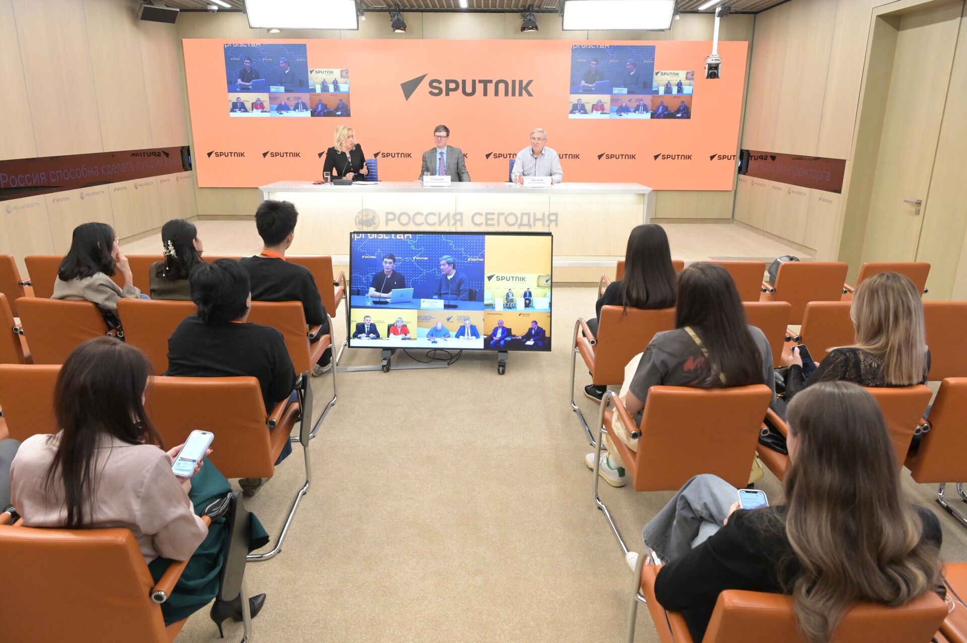 Участники SputnikPro на Зубовском - Sputnik Узбекистан, 1920, 20.09.2025