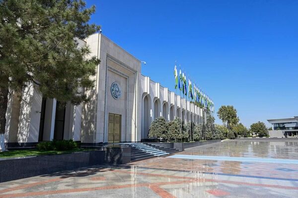 Шавкат Мирзиёев отбыл с рабочим визитом в город Нью-Йорк - Sputnik Узбекистан