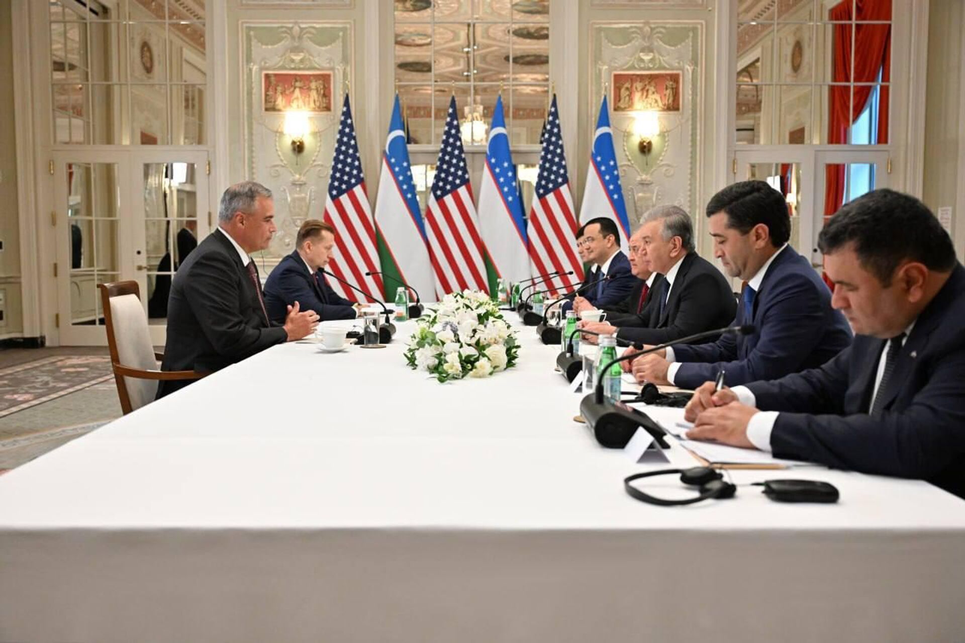 Президент Узбекистана встретился с генеральным директором Air Products - Sputnik Ўзбекистон, 1920, 23.09.2025