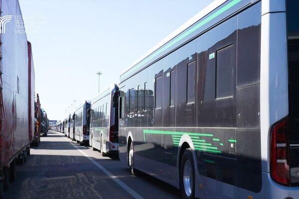 В Ташкент до конца сентября прибудут 100 электробусов из КНР - Sputnik Узбекистан