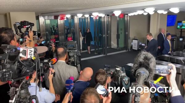 Дональд Трамп прибыл в штаб-квартиру ООН для выступления на дебатах Генассамблеи, сообщает @rian_ru - Sputnik Узбекистан