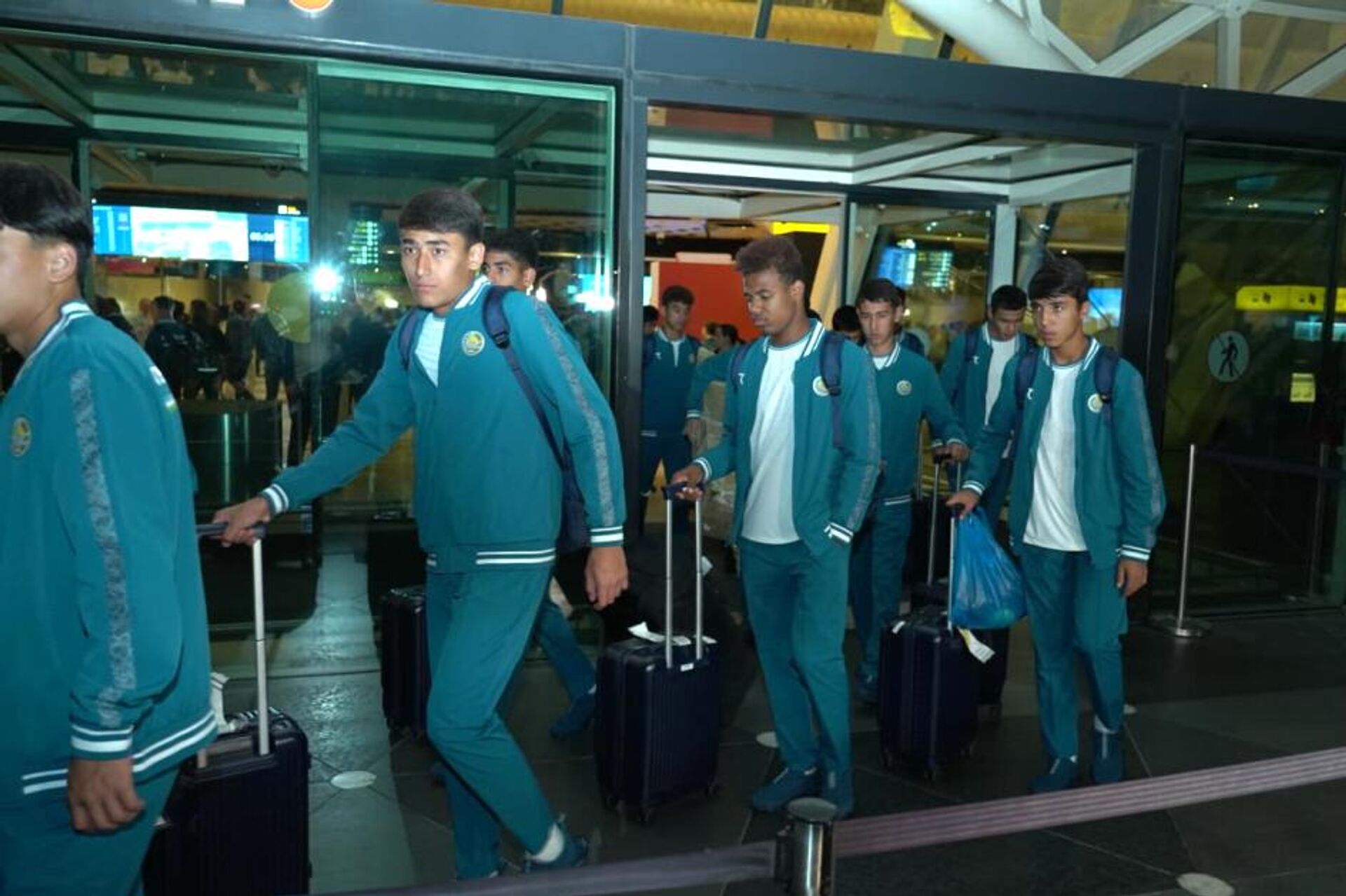 Делегация Узбекистана прибыла в Азербайджан на Игры СНГ - Sputnik Узбекистан, 1920, 24.09.2025