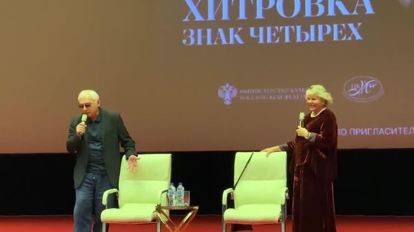 Карен Шахназаров заговорил по-узбекски и надел тюбетейку - Sputnik Узбекистан