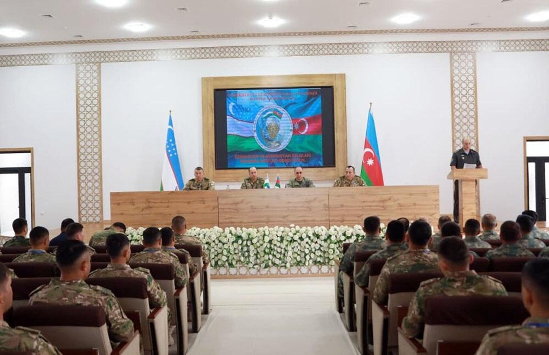 Минобороны Узбекистана и Азербайджана проводят совместные командно-штабные учения с компьютерной поддержкой Мяхарят − 2025 - Sputnik Узбекистан, 1920, 25.09.2025