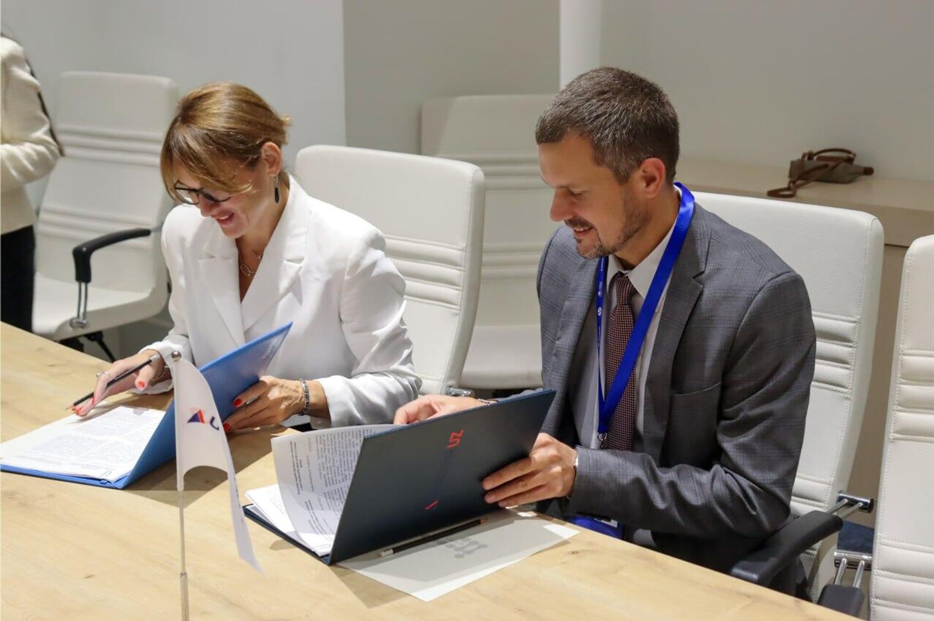 Россия и Узбекистан договорились о взаимном признании электронной подписи - Sputnik Узбекистан, 1920, 25.09.2025