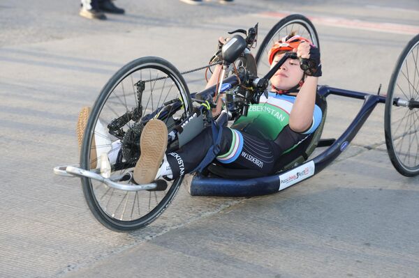 В Самарканде стартовал чемпионат Узбекистана по паравелоспорту - Sputnik Узбекистан