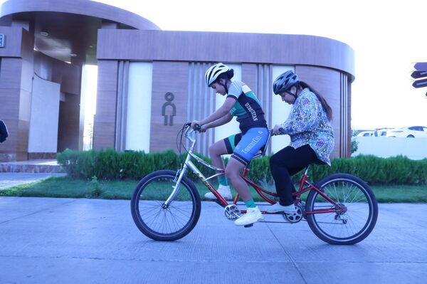 В Самарканде стартовал чемпионат Узбекистана по паравелоспорту - Sputnik Узбекистан