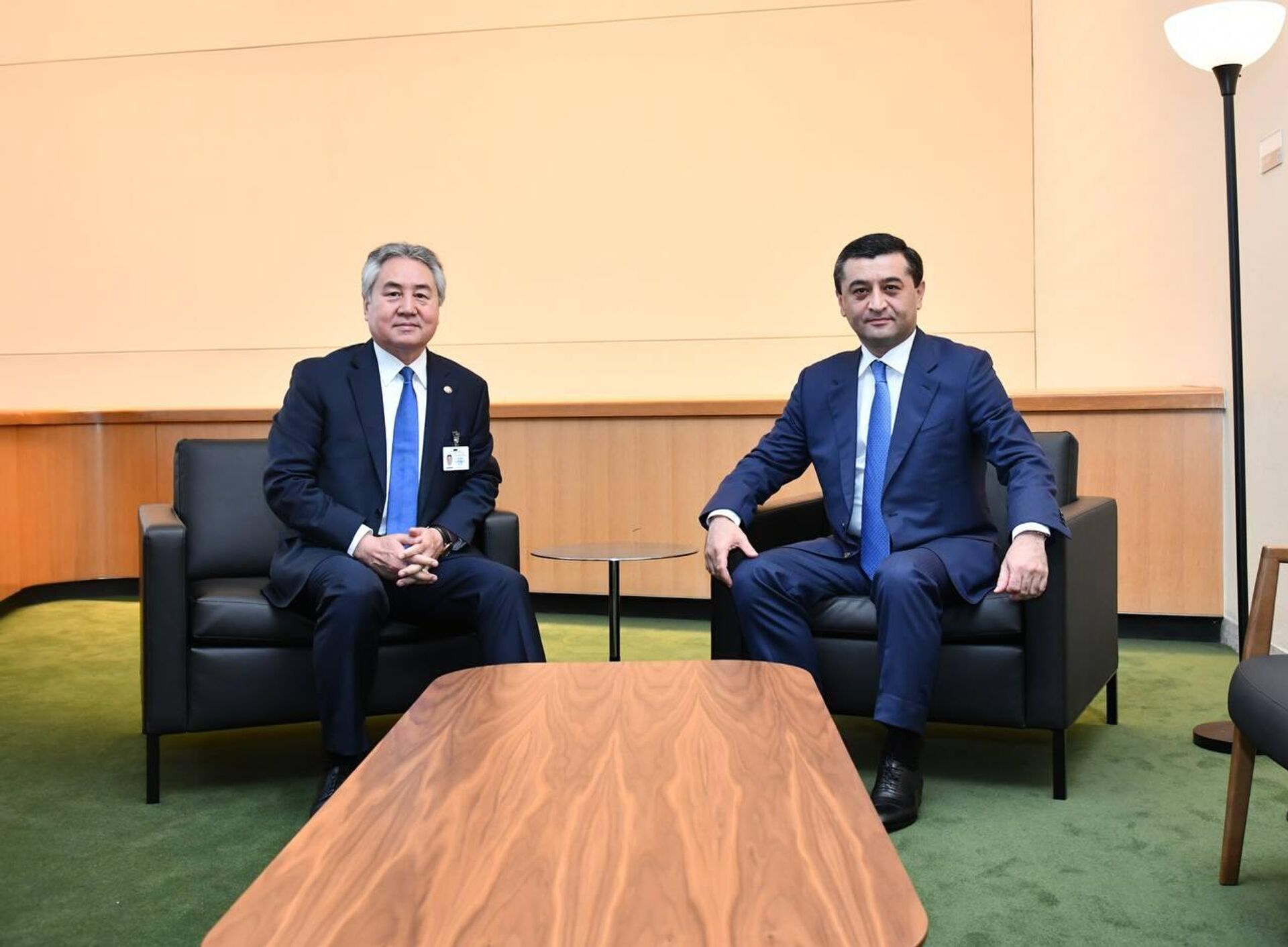 Состоялась встреча с министром иностранных дел Кыргызстана Жээнбеком Кулубаевым.
 - Sputnik Узбекистан, 1920, 26.09.2025