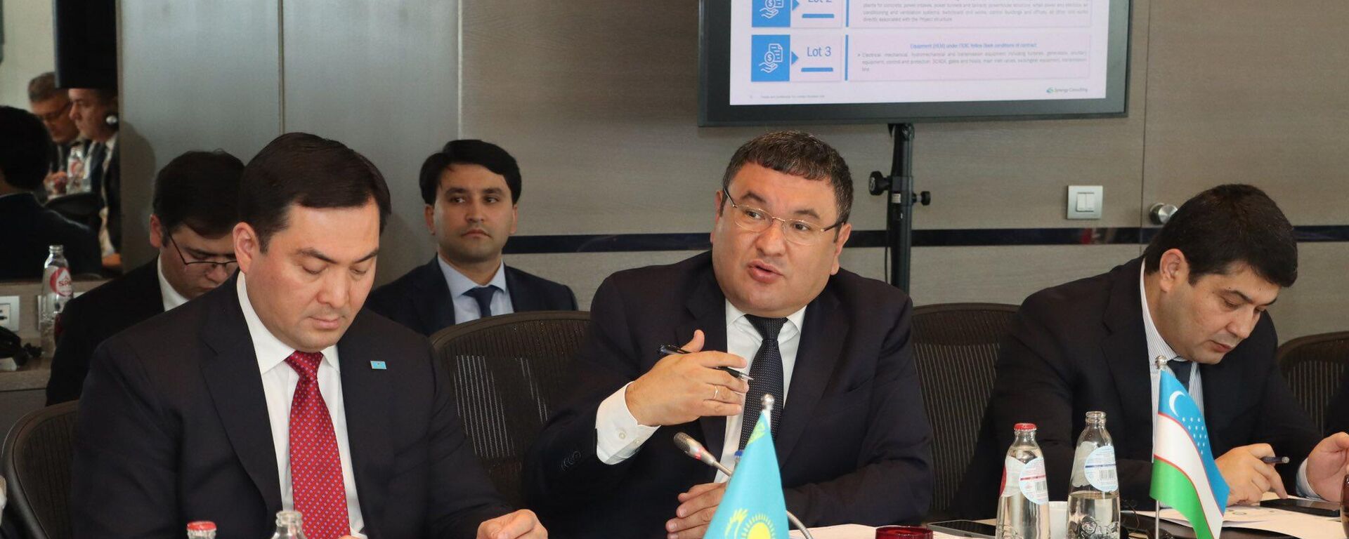 В Брюсселе состоялся круглый стол министров по Камбаратинской ГЭС-1 - Sputnik Ўзбекистон, 1920, 26.09.2025