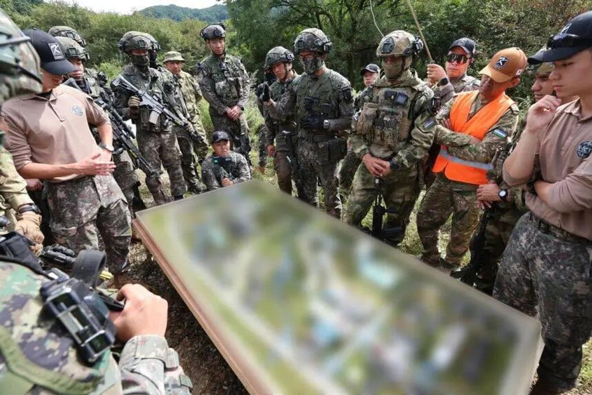 В Корее прошли Международные соревнования по научно-боевой подготовке. В Корее прошли Международные соревнования по научно-боевой подготовке. - Sputnik Ўзбекистон, 1920, 27.09.2025