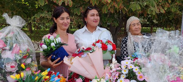  В Самарканде прошла необычная ярмарка игрушек и цветов. - Sputnik Узбекистан