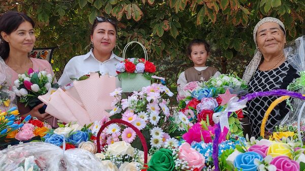  В Самарканде прошла необычная ярмарка игрушек и цветов. - Sputnik Узбекистан