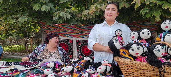  В Самарканде прошла необычная ярмарка игрушек и цветов. - Sputnik Узбекистан