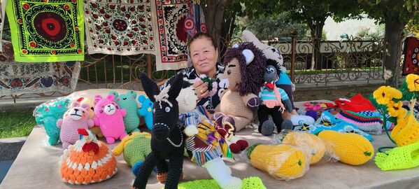  В Самарканде прошла необычная ярмарка игрушек и цветов. - Sputnik Узбекистан