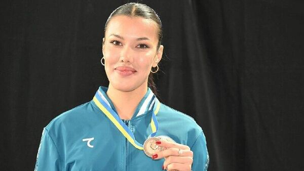 Саблистка из Узбекистана Зайнаб Дайибекова завоевала бронзу на турнире в Бельгии - Sputnik Узбекистан