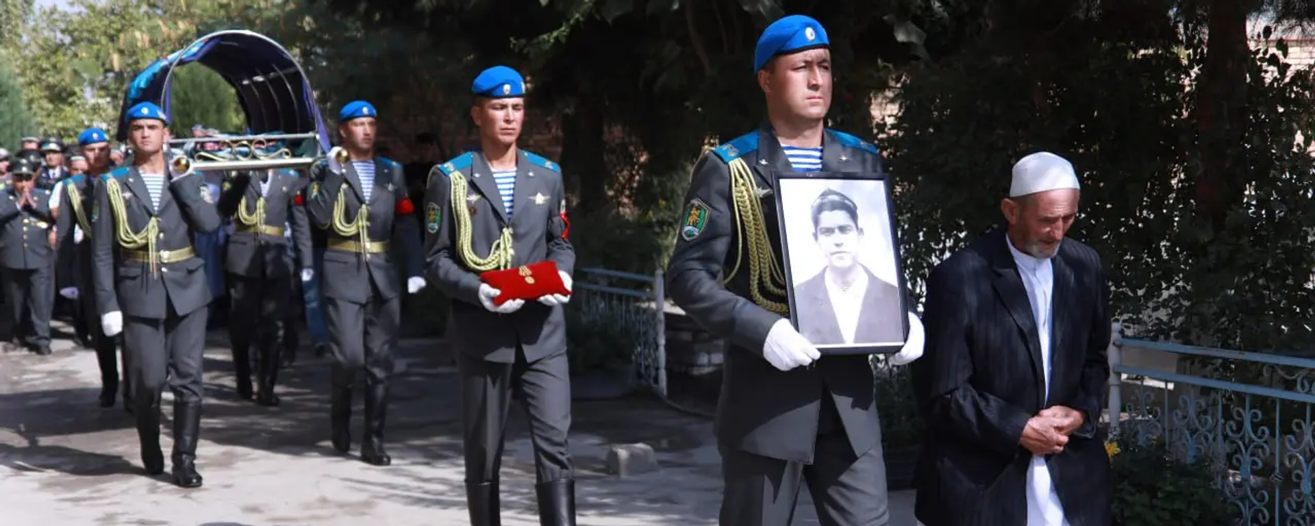 Uchastnika Vtoroy mirovoy voyni poxoronili na rodnoy zemle - Sputnik O‘zbekiston, 1920, 29.09.2025