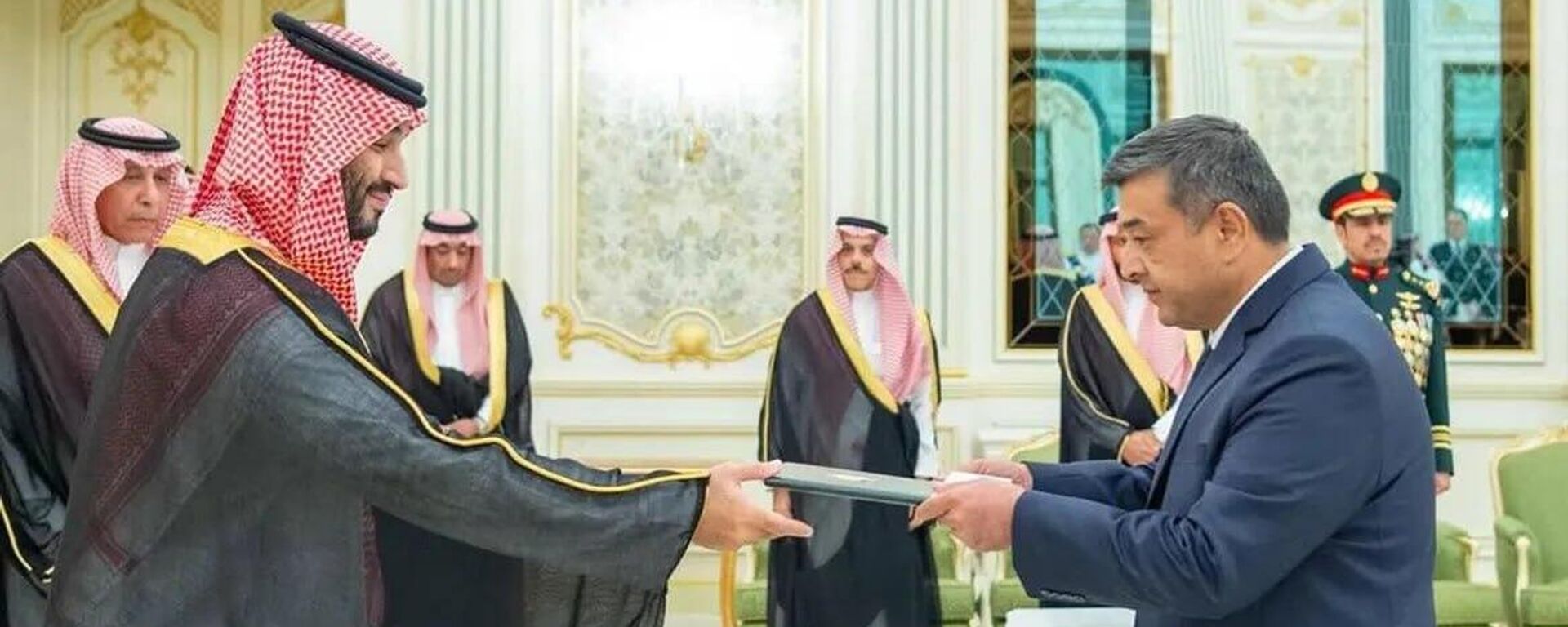 Посол Узбекистана вручил верительные грамоты наследному принцу и премьер-министру Саудовской Аравии - Sputnik Узбекистан, 1920, 02.10.2025