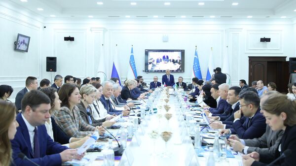 в Ташкенте состоялся узбекско-российский круглый стол на тему Совершенствование миграционной политики в рамках формирования единого рынка труда СНГ. - Sputnik Узбекистан