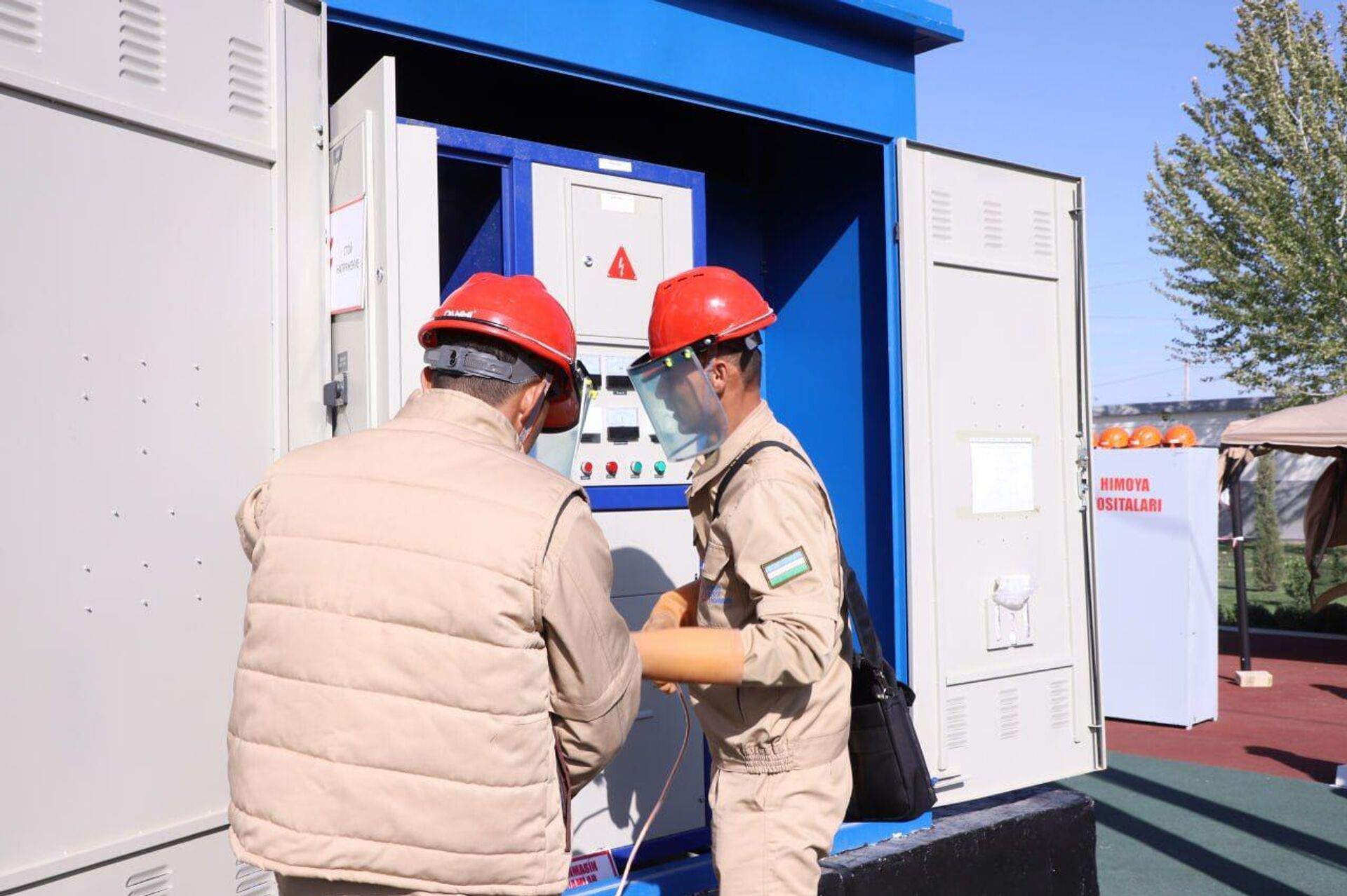 В Самарканде прошли международные соревнования профессионального мастерства электромонтеров.   - Sputnik Узбекистан, 1920, 04.10.2025