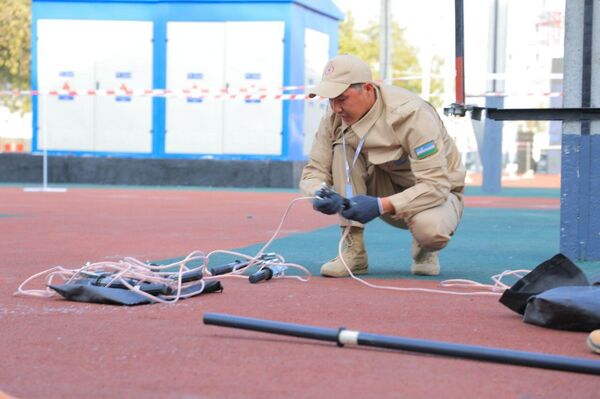 В Самарканде прошли международные соревнования профессионального мастерства электромонтеров.   - Sputnik Узбекистан