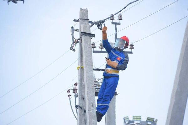В Самарканде прошли международные соревнования профессионального мастерства электромонтеров.   - Sputnik Узбекистан