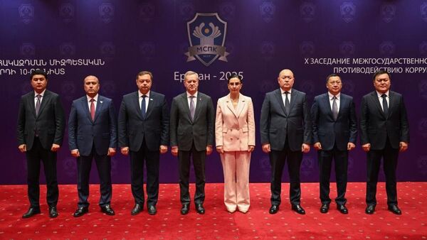 Акмал Бурханов принял участие в заседании совета, состоявшемся в Ереване. - Sputnik Ўзбекистон
