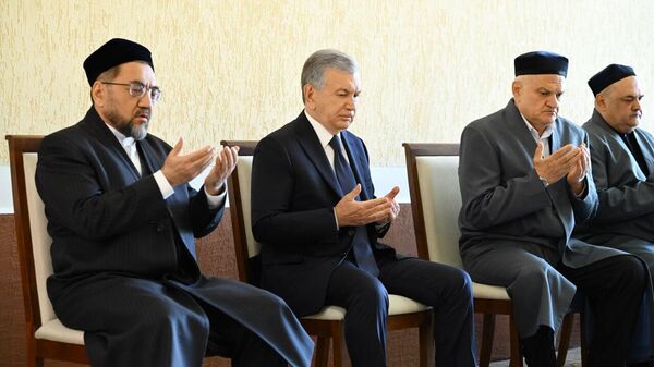 Шавкат Мирзиёев навестил семью покойного Исмаила Джурабекова - Sputnik Узбекистан