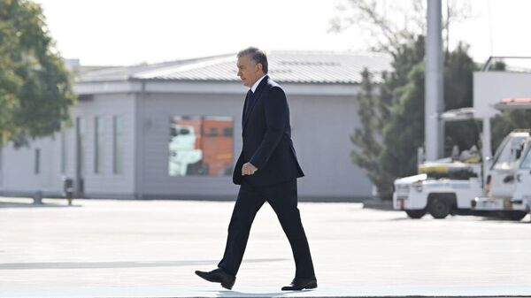 Шавкат Мирзиёев отбыл в Азербайджан с рабочим визитом, сообщает пресс-служба президента Узбекистана - Sputnik Узбекистан