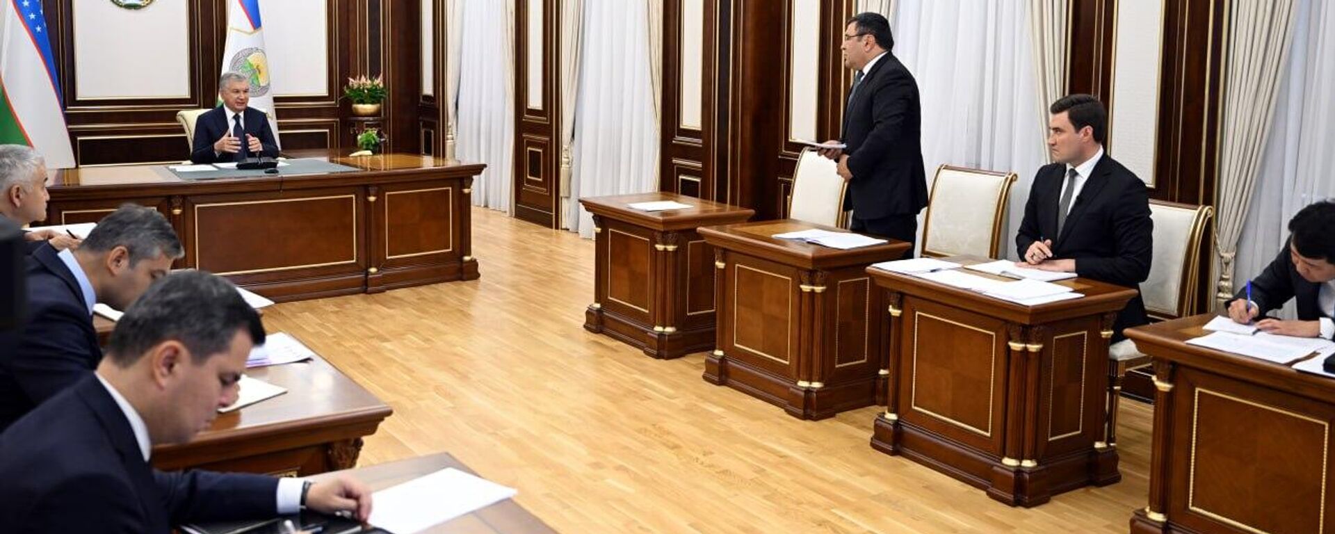 Prezident oznakomilsya s prezentatsiyey po vnedreniyu II - Sputnik O‘zbekiston, 1920, 06.10.2025