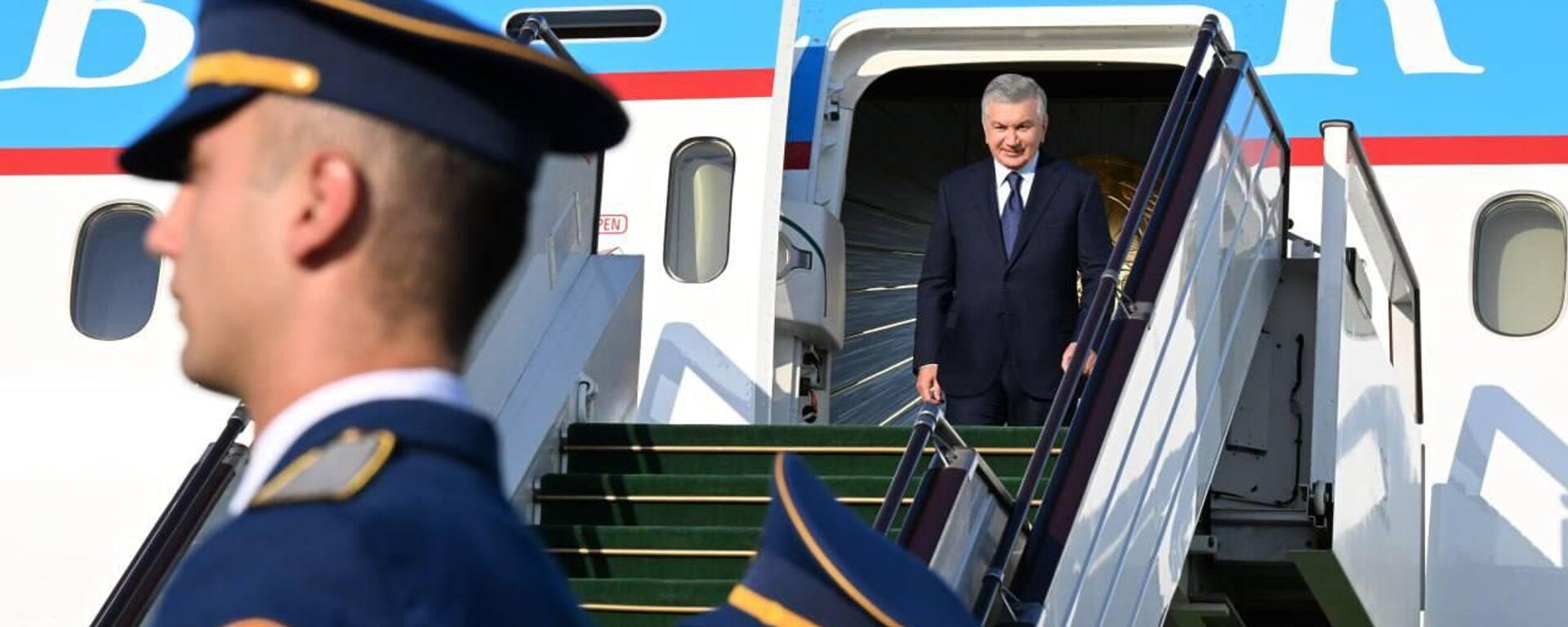 Президент Узбекистана Шавкат Мирзиёев прибыл в Азербайджан  - Sputnik Ўзбекистон, 1920, 06.10.2025