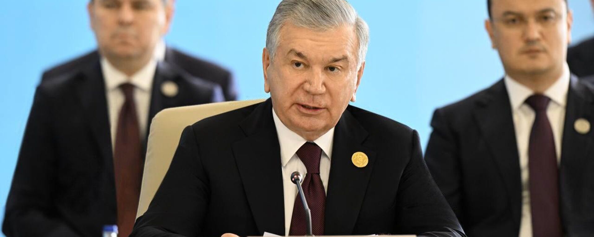 Президент Шавкат Мирзиёев на саммите Организации тюркских государств в Габале - Sputnik Ўзбекистон, 1920, 07.10.2025