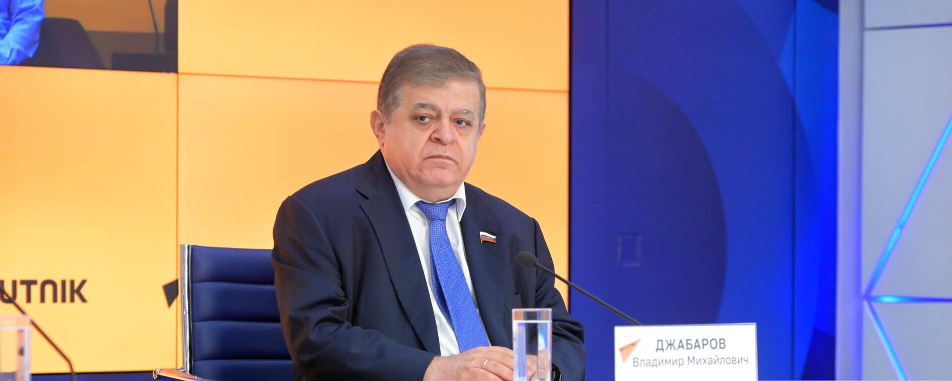 Вступление Узбекистана в ЕАЭС значительно усилит потенциал Союза — Владимир Джабаров - Sputnik Узбекистан, 1920, 08.10.2025