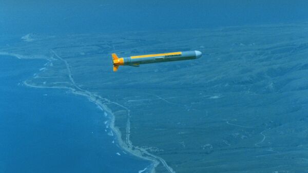 Ракета Tomahawk во время испытаний в Неваде - Sputnik Ўзбекистон