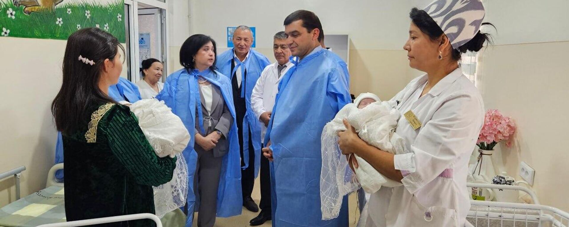 Узбекские врачи провели операцию по разделению сиамских близнецов - Sputnik Ўзбекистон, 1920, 09.10.2025