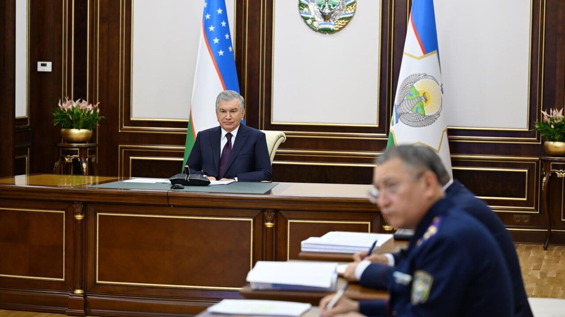 Президент Шавкат Мирзиёев ознакомился с презентацией по совершенствованию системы предупреждения и устранения чрезвычайных ситуаций. Президент Шавкат Мирзиёев ознакомился с презентацией по совершенствованию системы предупреждения и устранения чрезвычайных ситуаций. - Sputnik Ўзбекистон, 1920, 09.10.2025