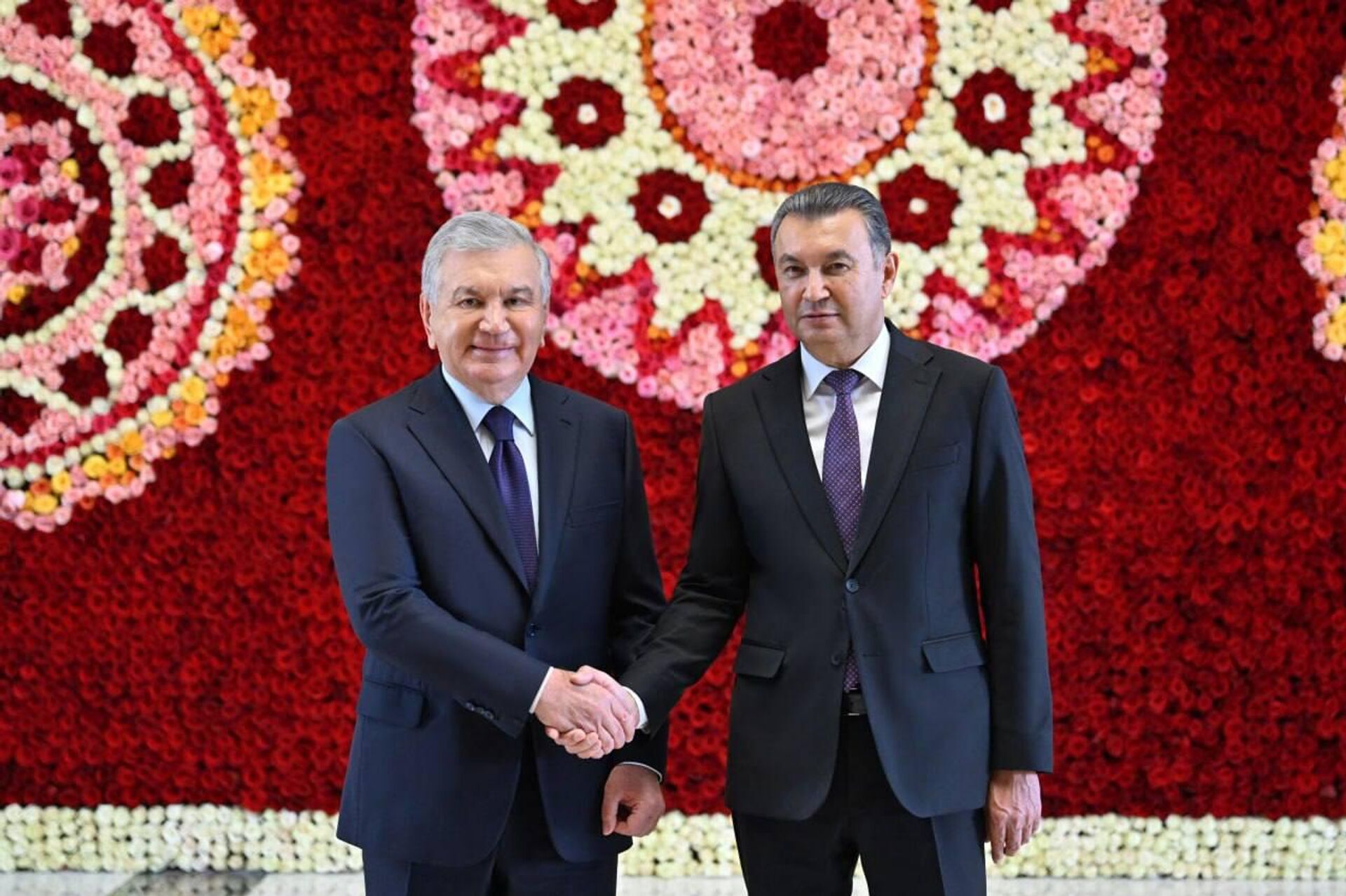 Президент Узбекистана прибыл в Душанбе - Sputnik Узбекистан, 1920, 09.10.2025