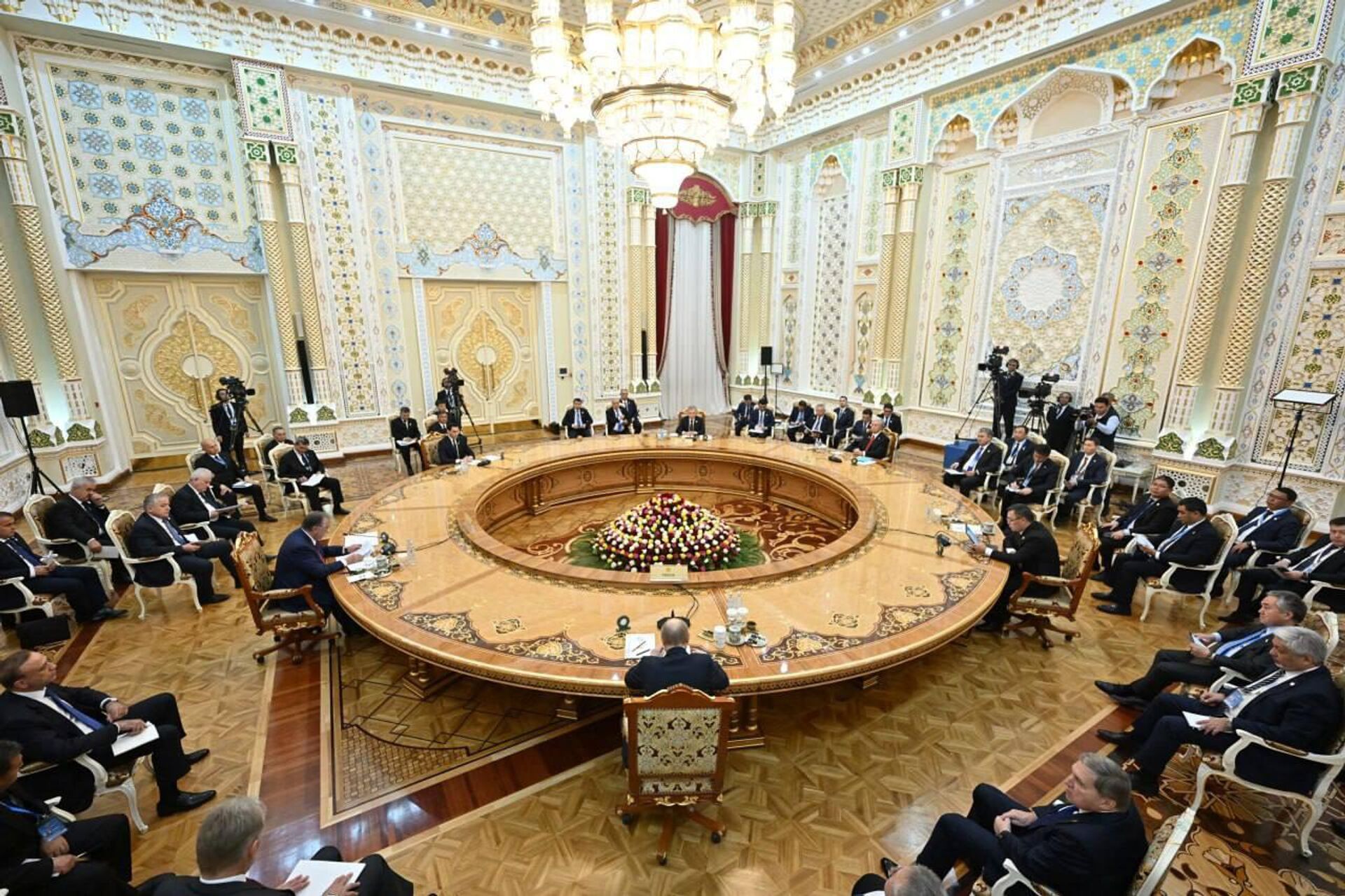 Президент Узбекистана выступил на втором саммите в формате Центральная Азия – Россия в Душанбе. Президент Узбекистана выступил на втором саммите в формате Центральная Азия – Россия в Душанбе. - Sputnik Ўзбекистон, 1920, 10.10.2025
