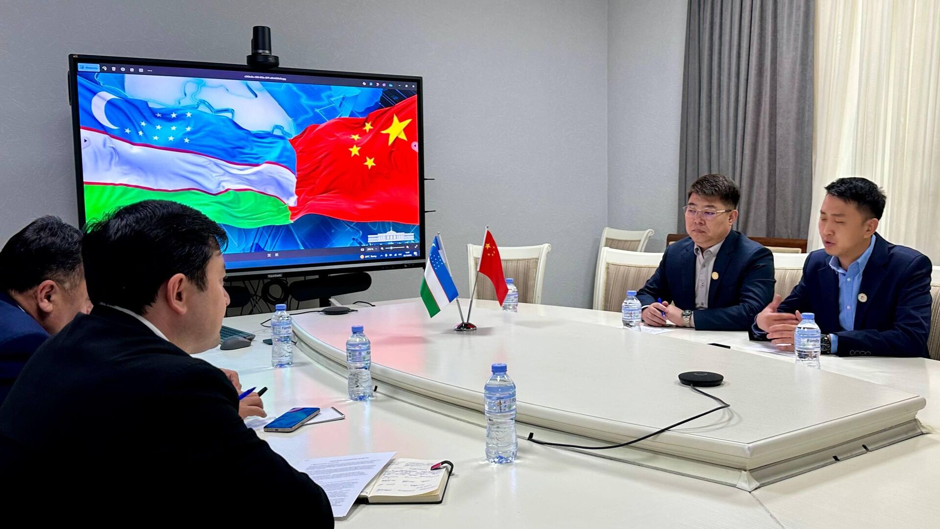 Ильзат Касимов встретился с председателем Ассоциации китайских предпринимателей в Узбекистане - Sputnik Ўзбекистон, 1920, 10.10.2025