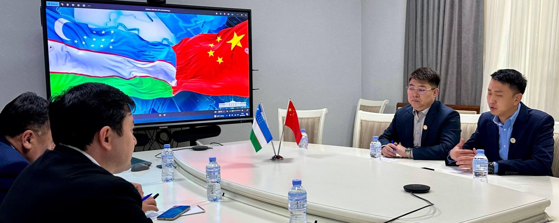 Ilzat Kasimov vstretilsya s predsedatelem Assotsiatsii kitayskix predprinimateley v Uzbekistane - Sputnik O‘zbekiston, 1920, 10.10.2025