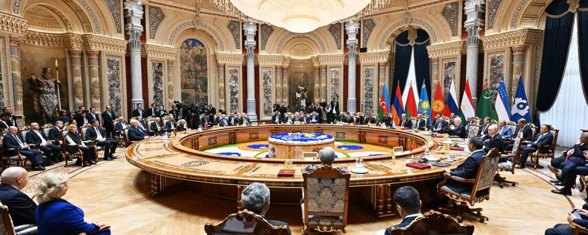 Shavkat Mirziyoyev prinyal uchastie v ocherednom zasedanii Soveta glav gosudarstv SNG - Sputnik O‘zbekiston, 1920, 10.10.2025