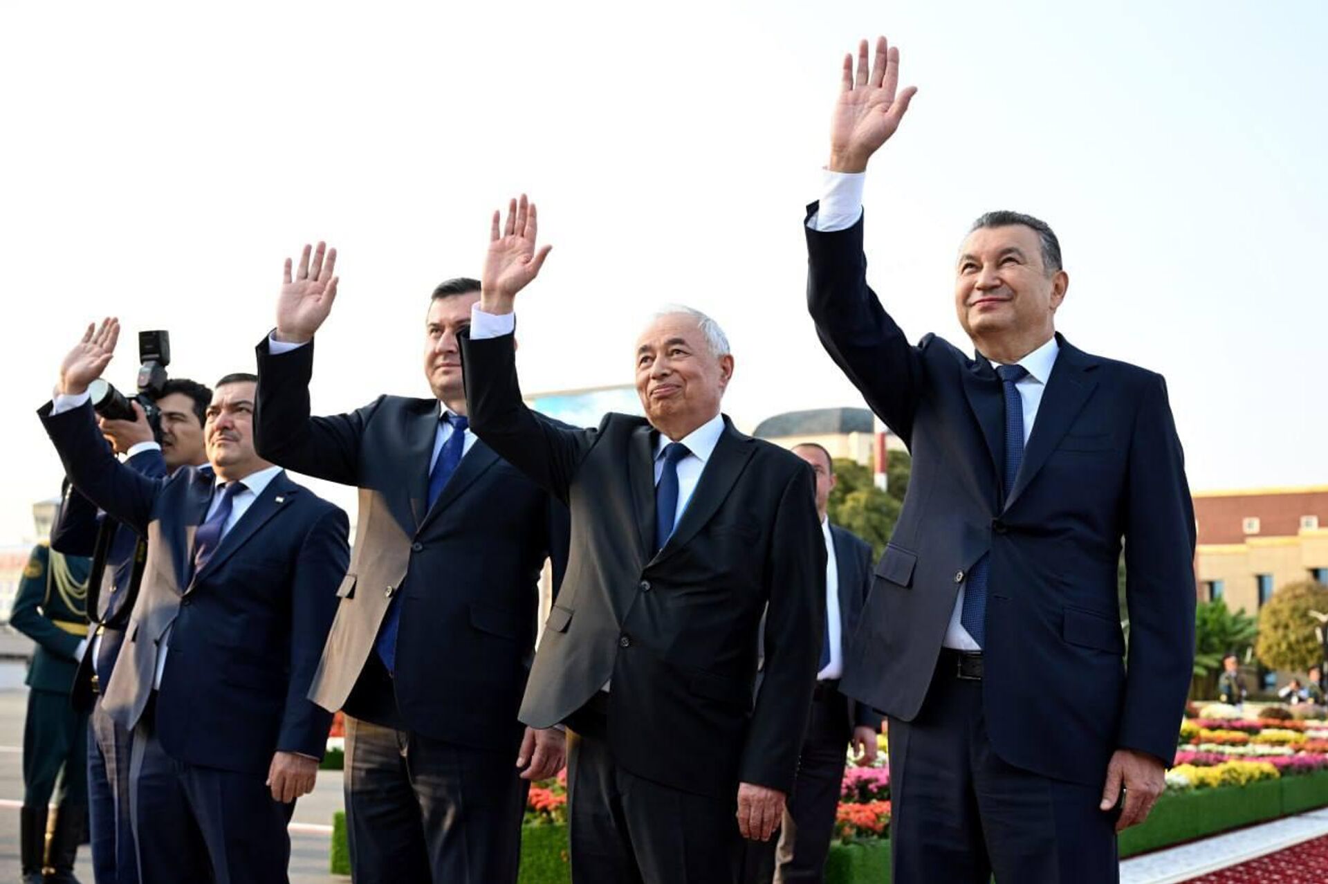 Рабочий визит Шавката Мирзиёева в Таджикистан завершился. - Sputnik Узбекистан, 1920, 10.10.2025